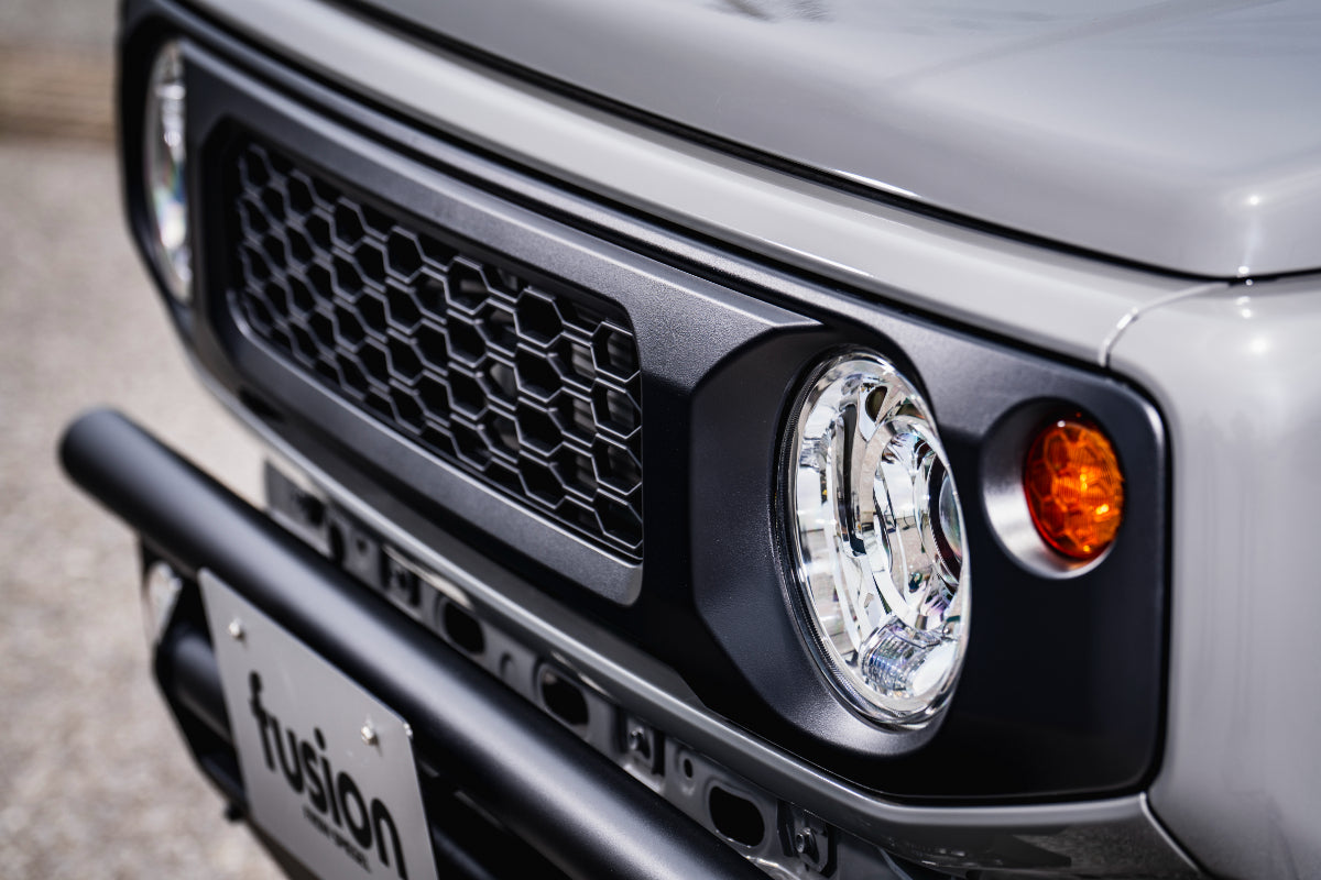 【ジムニー JB64W/JB74W/JC74W】 シンプルスタイルグリル TypeB（ABS製 塗装済み） ブラック fusion