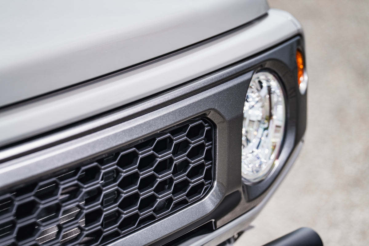 【ジムニー JB64W/JB74W/JC74W】 シンプルスタイルグリル TypeG（ABS製 塗装済み） ガンメタ fusion