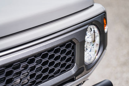 【ジムニー JB64W/JB74W/JC74W】 シンプルスタイルグリル TypeG（ABS製 塗装済み） ガンメタ fusion