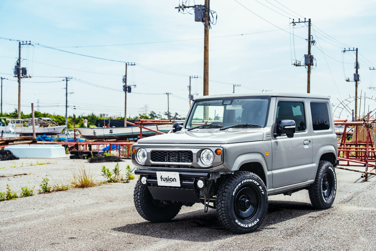 【ジムニー JB64W/JB74W/JC74W】 シンプルスタイルグリル TypeG（ABS製 塗装済み） ガンメタ fusion